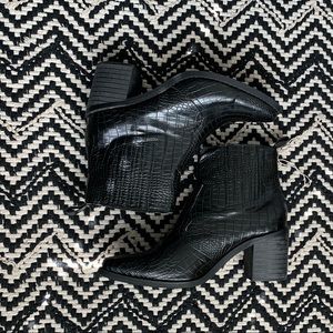 Western Croc-Effect Vegan Leather Heleed Boots